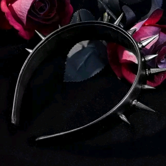 Black Spiked Headband From HOT TOPIC - Picture 7 of 7